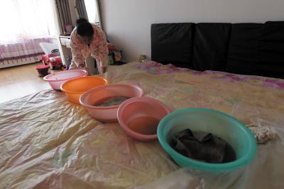 遂宁楼上漏水，住户失联，小区没物管，业主维权难！律师来支招……